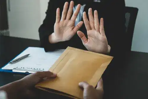 Pratinjau untuk Pinjol Ilegal: Ciri-Ciri, Bahaya, Risiko, dan Cara Menghindarinya